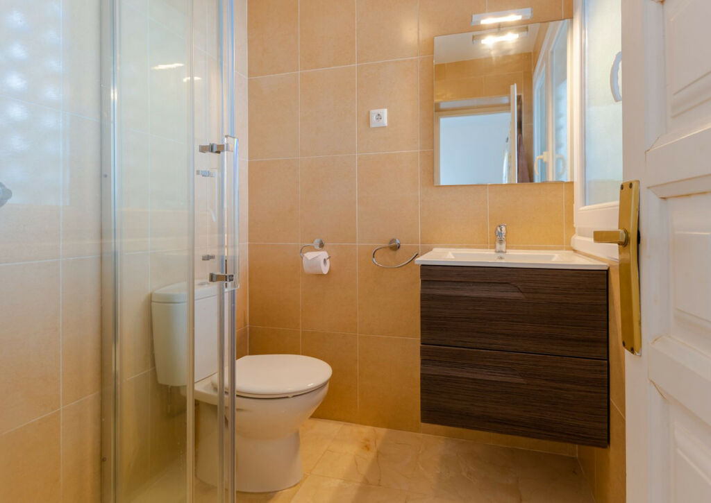 Ground Floor Apartment El Paraiso Málaga - image 7
