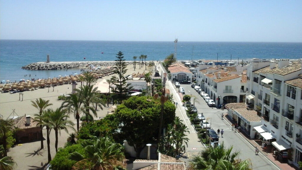 Middle Floor Apartment Puerto Banús Málaga - image 6