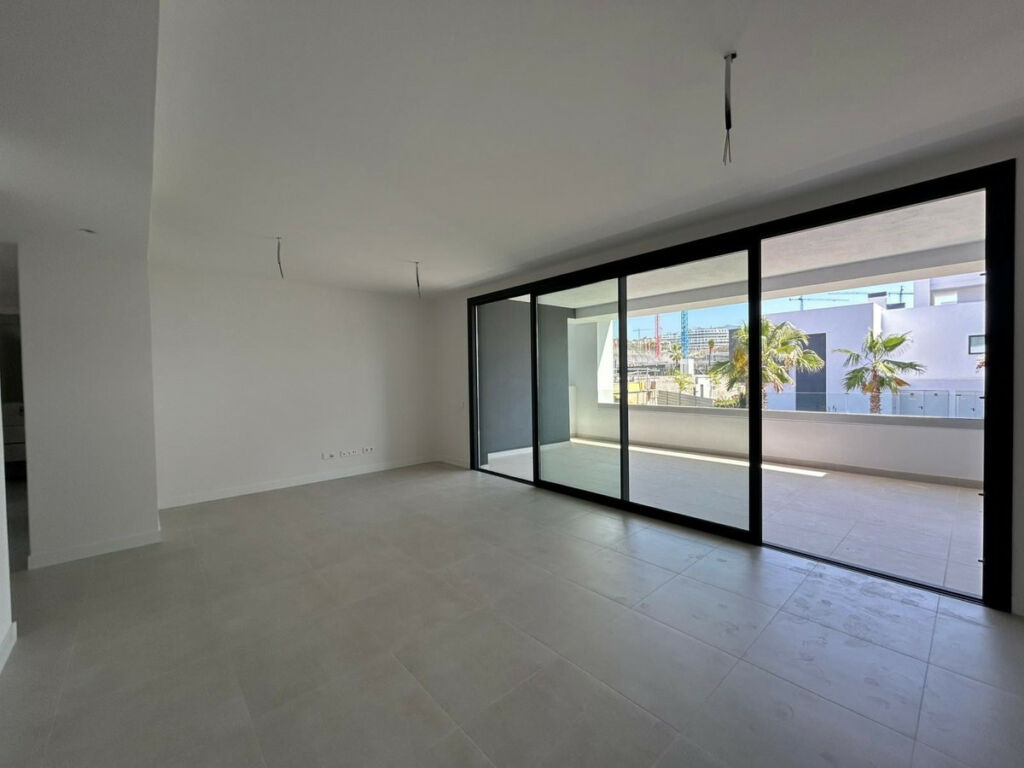 Middle Floor Apartment Estepona Málaga - image 7