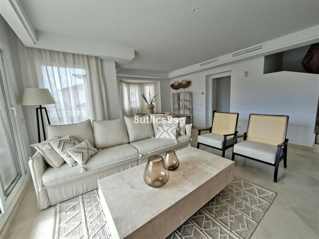 Middle Floor Apartment Aloha Málaga - image 6
