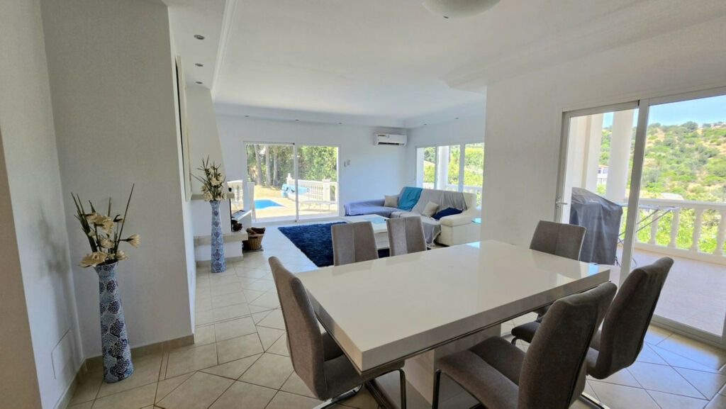 Detached Villa Calahonda Málaga - image 6