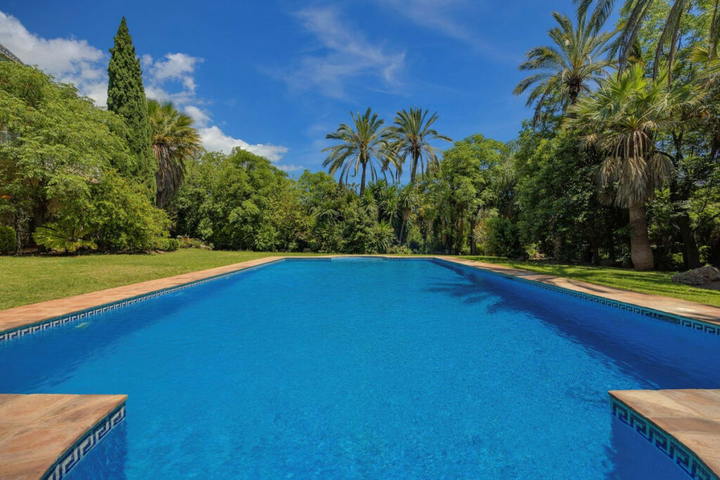 Detached Villa Nagüeles Málaga - image 8