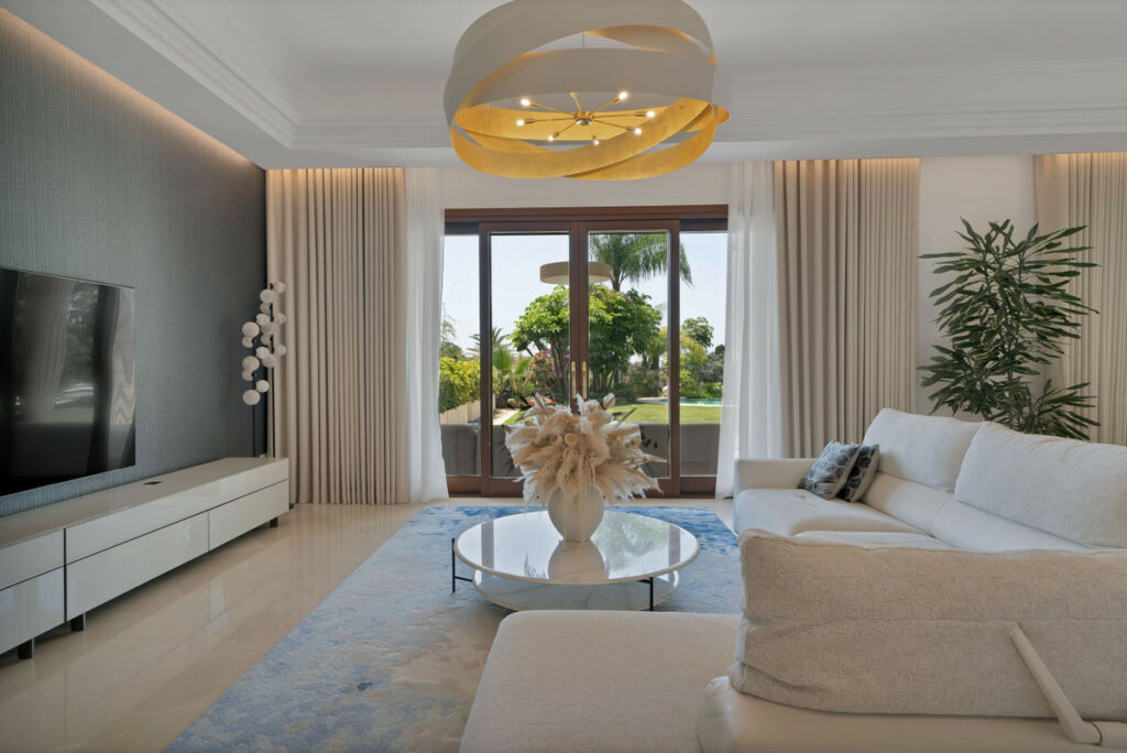 Detached Villa Sierra Blanca Málaga - image 7