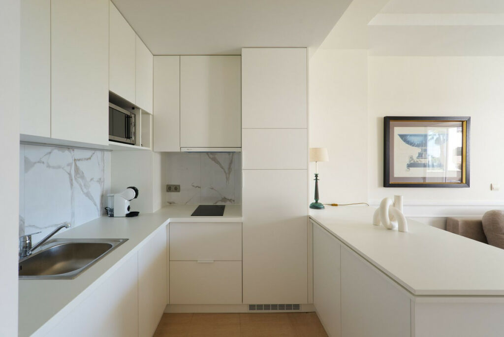 Middle Floor Apartment The Golden Mile Málaga - image 6