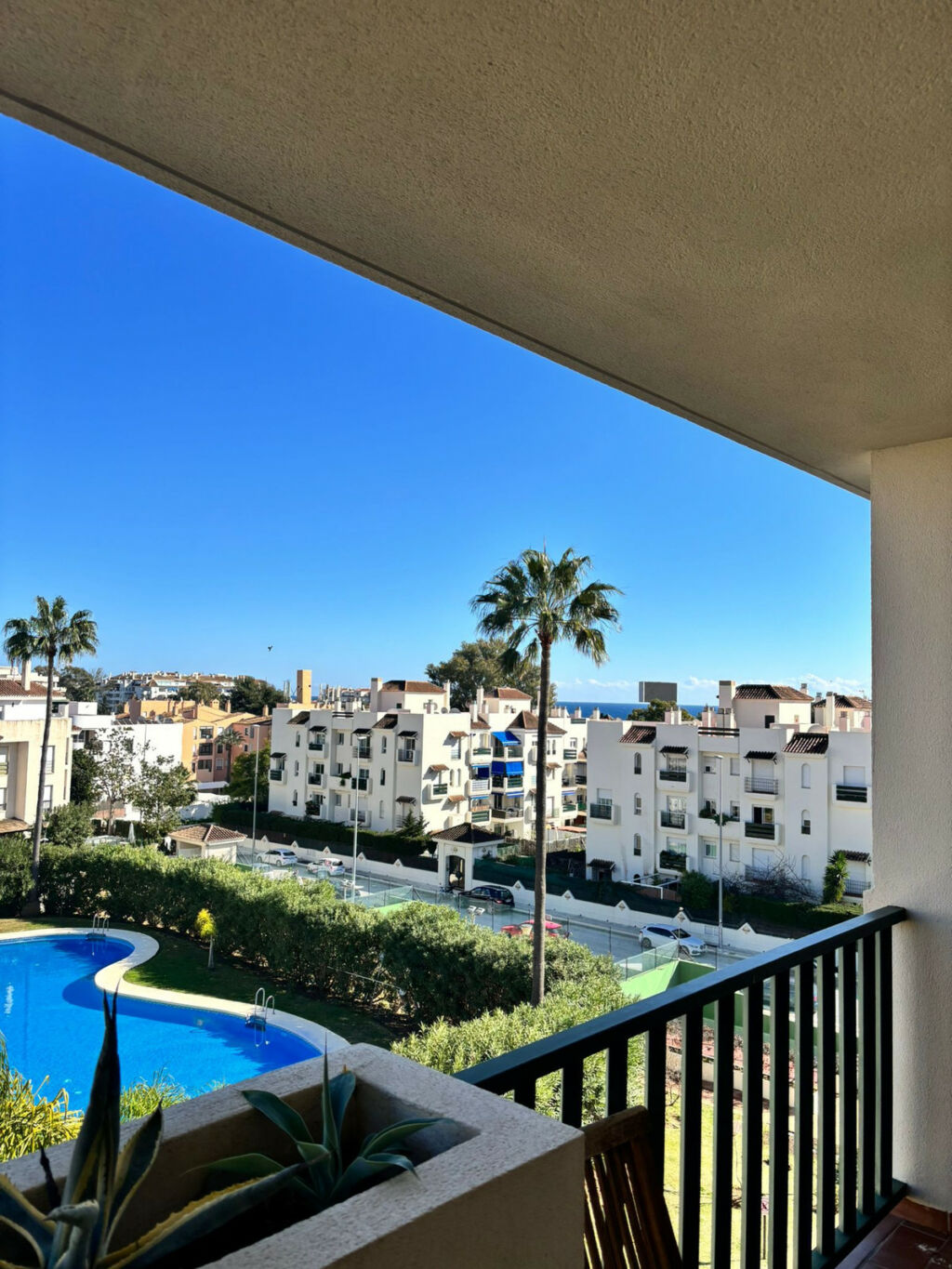 Middle Floor Apartment Nueva Andalucía Málaga - image 7