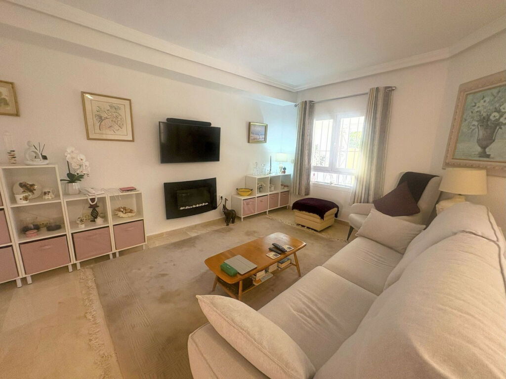 Townhouse La Duquesa Málaga - image 7
