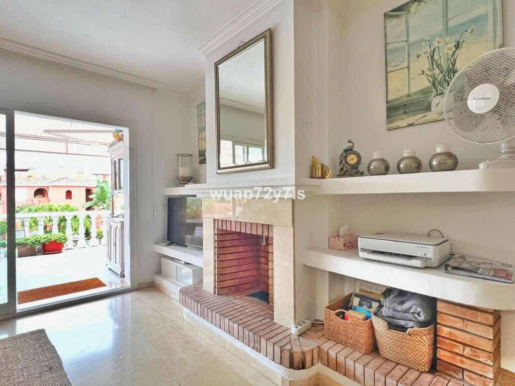 Middle Floor Apartment Estepona Málaga - image 7