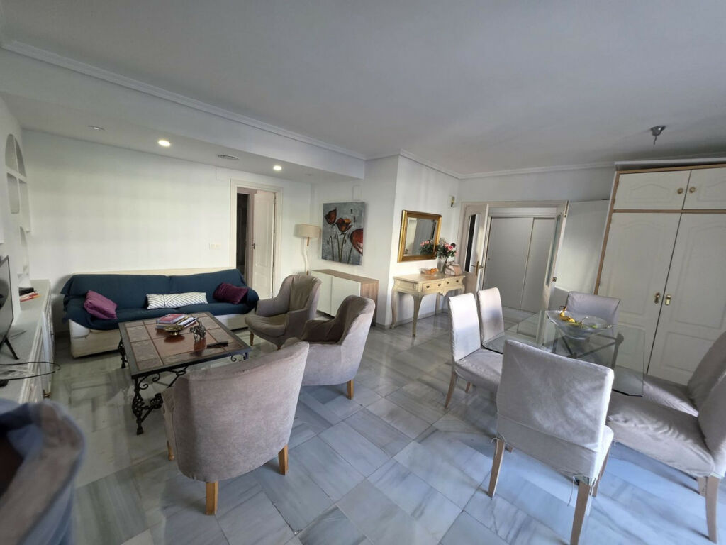 Middle Floor Apartment Puerto Banús Málaga - image 6