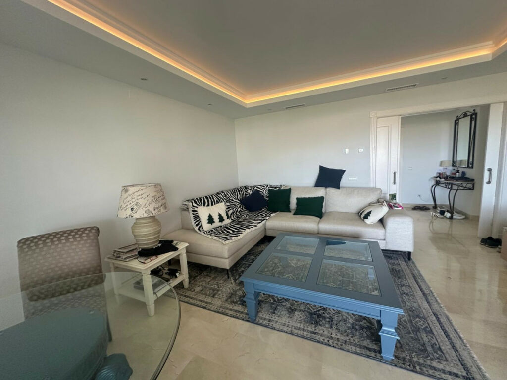 Middle Floor Apartment Nueva Andalucía Málaga - image 7