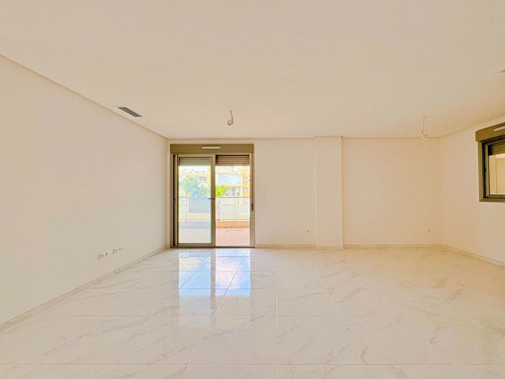 Middle Floor Apartment Villamartin Alicante - image 9
