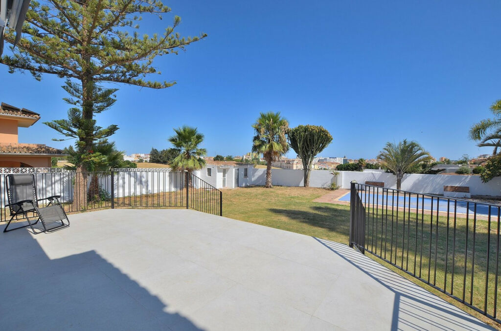 Detached Villa El Coto Málaga - image 7