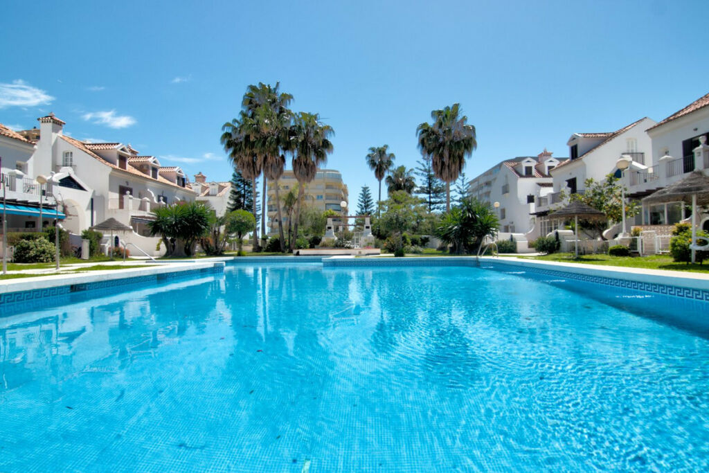 Middle Floor Apartment Fuengirola Málaga - image 7