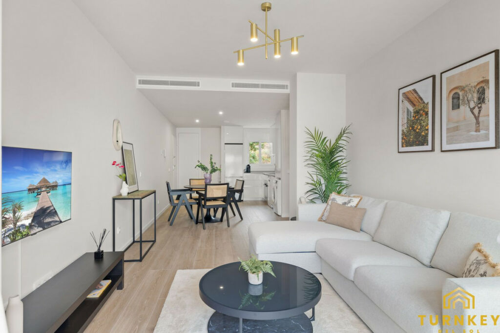 Middle Floor Apartment Estepona Málaga - image 7