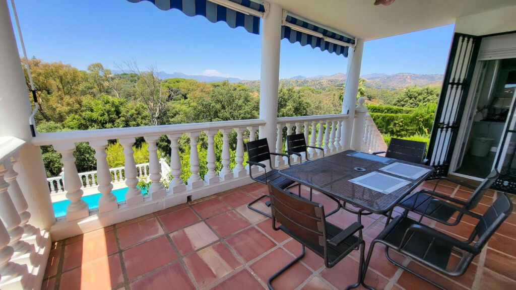 Detached Villa Elviria Málaga - image 7