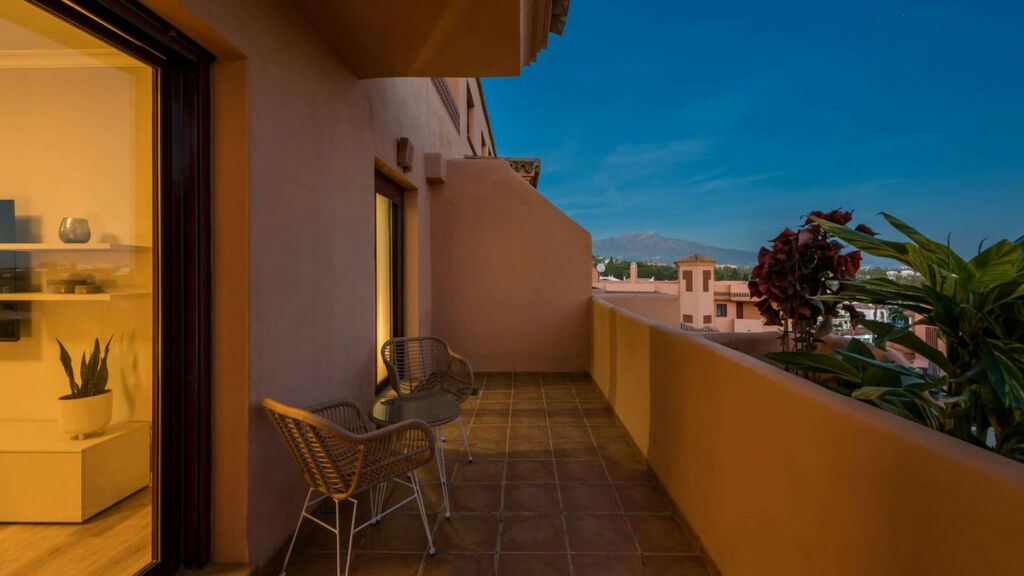 Middle Floor Apartment Benahavís Málaga - image 7