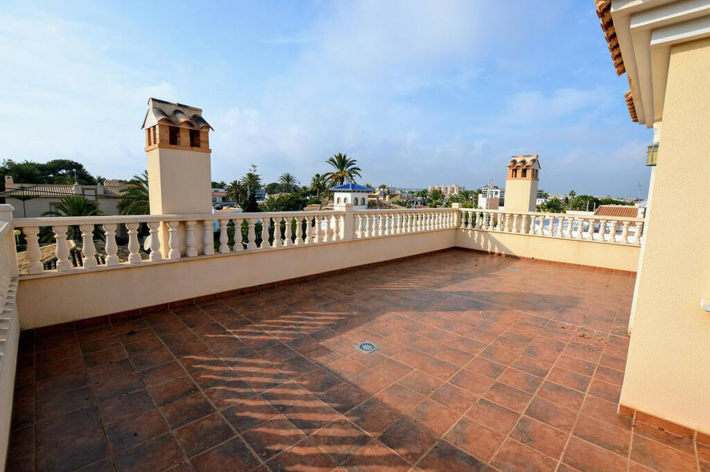 Detached Villa Cabo Roig Alicante - image 7