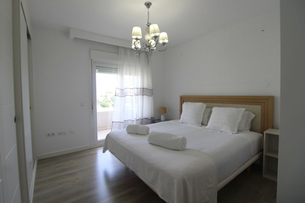 Middle Floor Apartment Nueva Andalucía Málaga - image 7