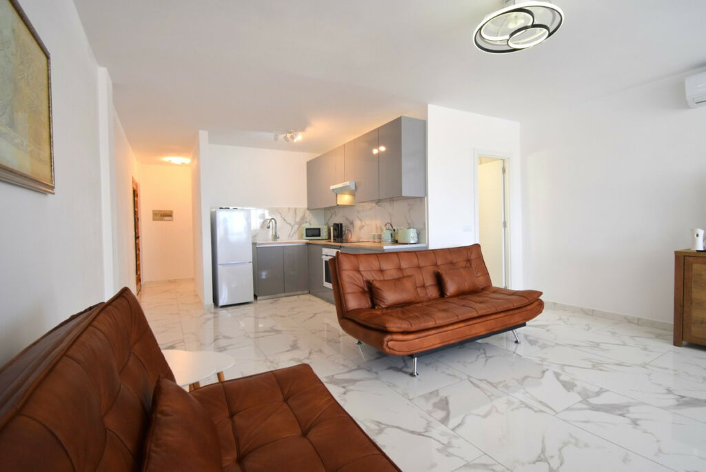 Middle Floor Apartment Villamartin Alicante - image 7