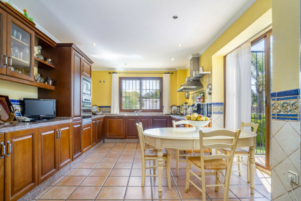 Detached Villa Guadalmina Alta Málaga - image 7