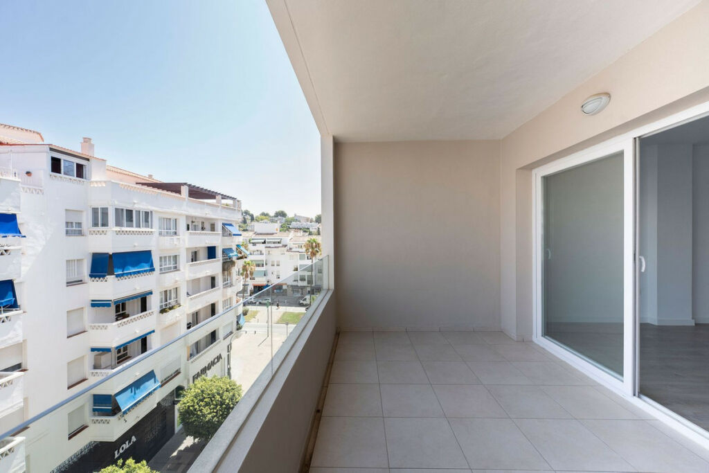 Middle Floor Apartment La Campana Málaga - image 7