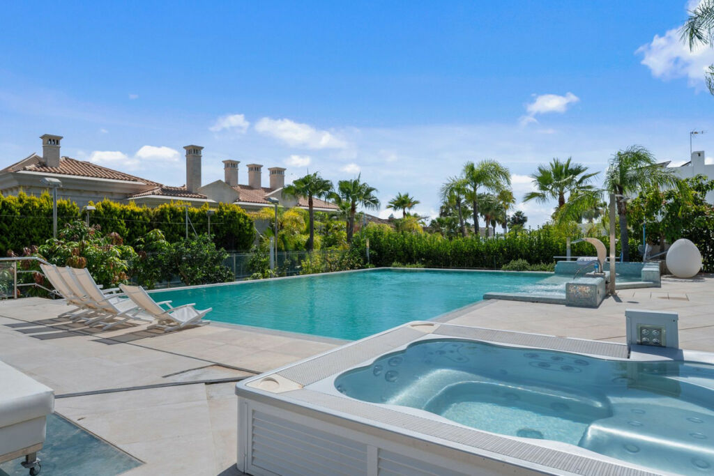 Detached Villa Bahía de Marbella Málaga - image 7