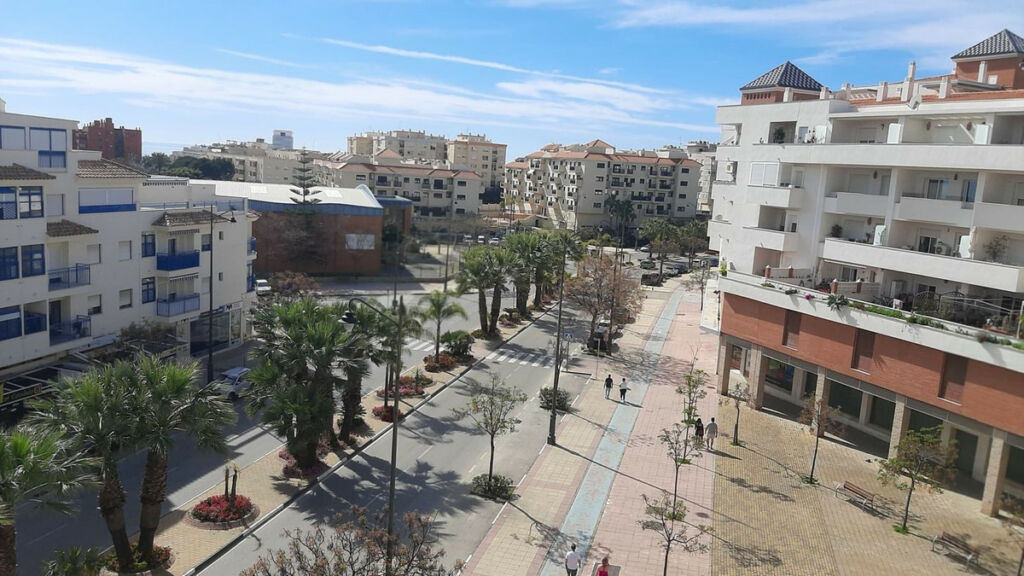 Middle Floor Apartment Estepona Málaga - image 7