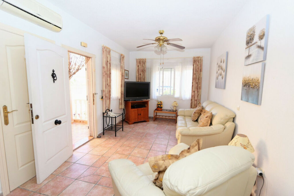Detached Villa Playa Flamenca Alicante - image 7