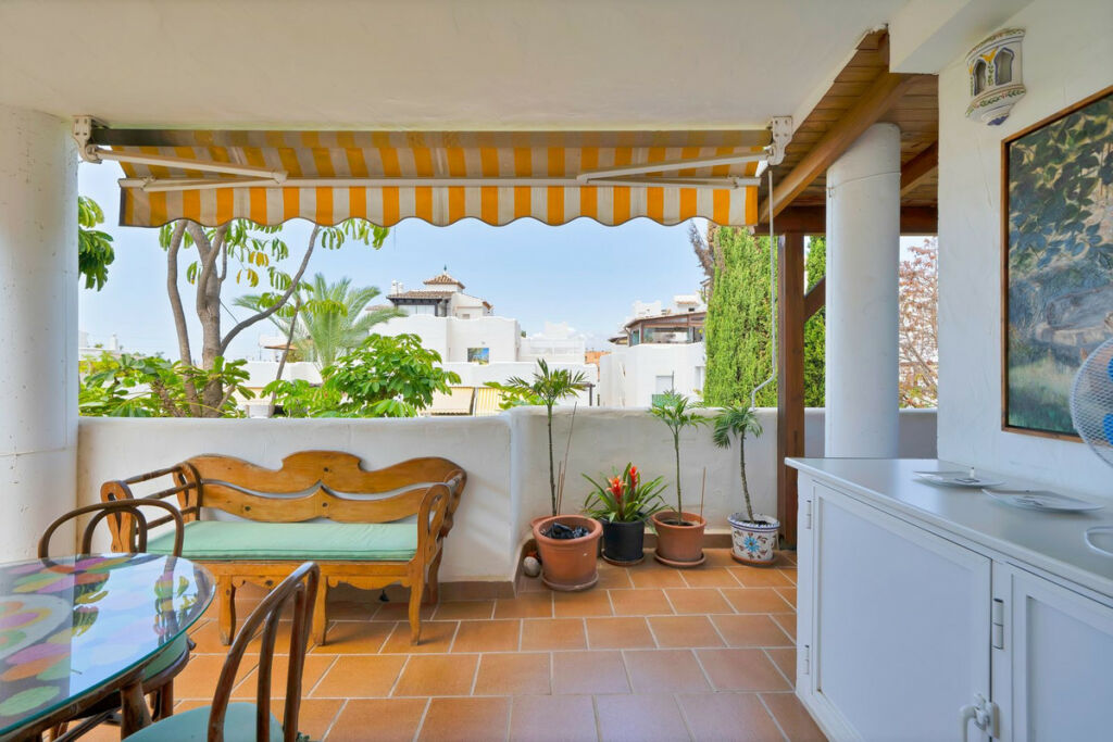 Middle Floor Apartment Nagüeles Málaga - image 7