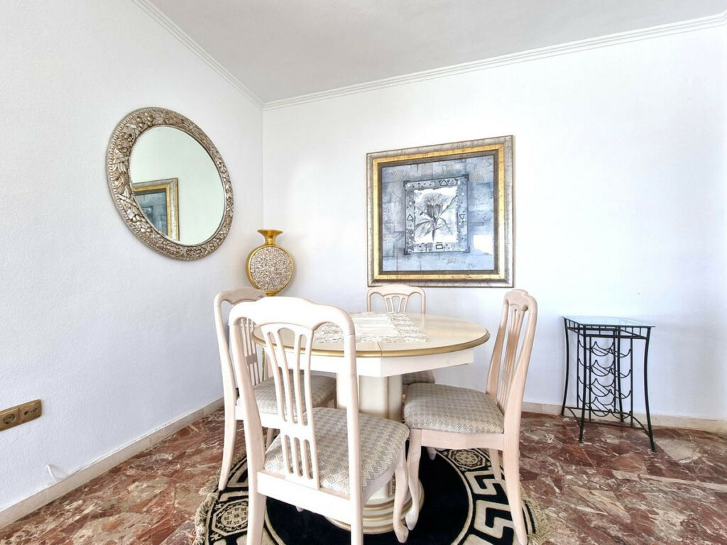Middle Floor Apartment Calahonda Málaga - image 7