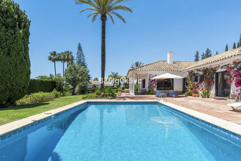 Detached Villa Las Chapas Málaga - image 7
