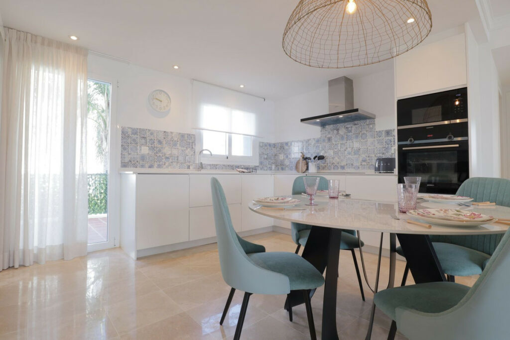 Ground Floor Apartment El Paraiso Málaga - image 7