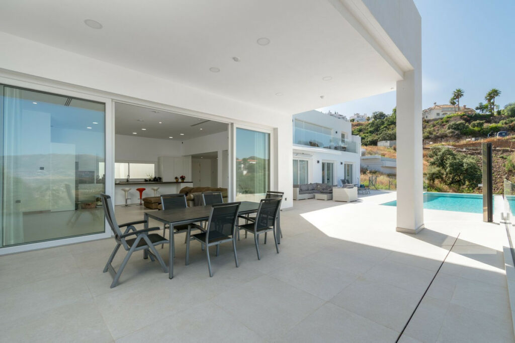 Detached Villa La Mairena Málaga - image 7