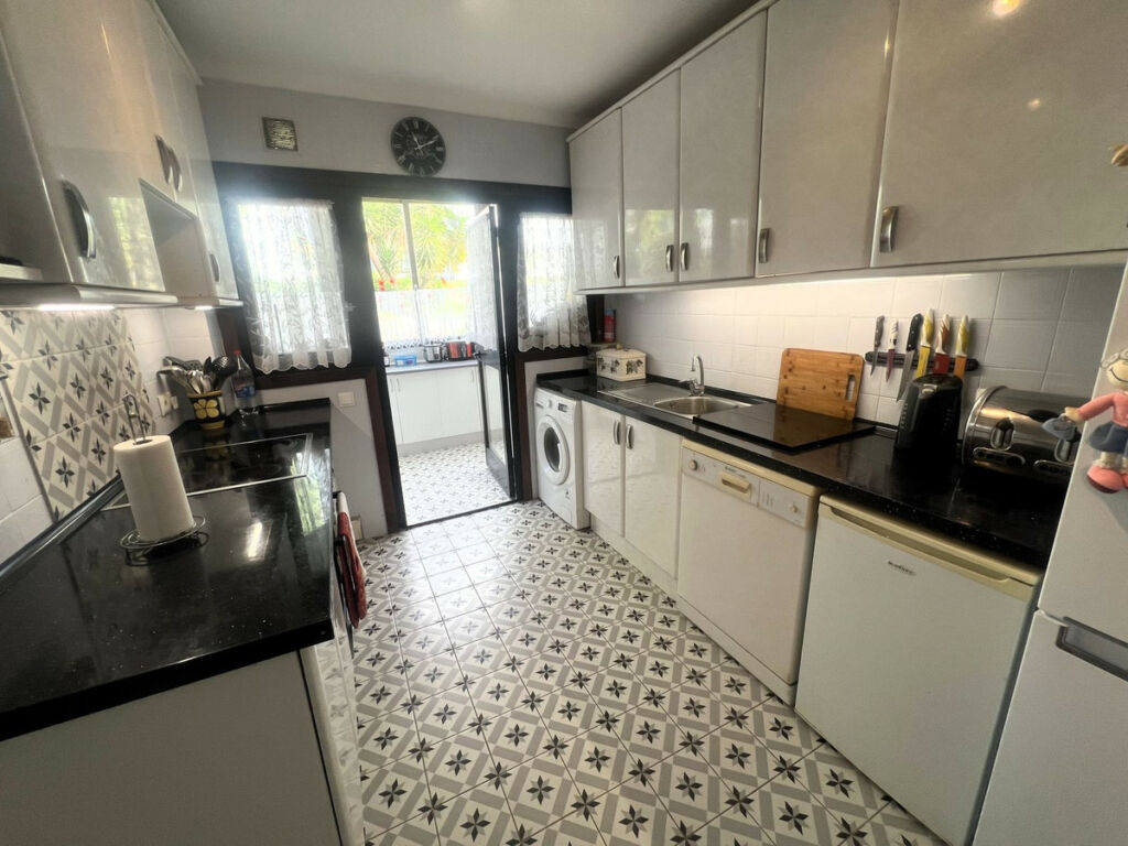 Ground Floor Apartment El Paraiso Málaga - image 6