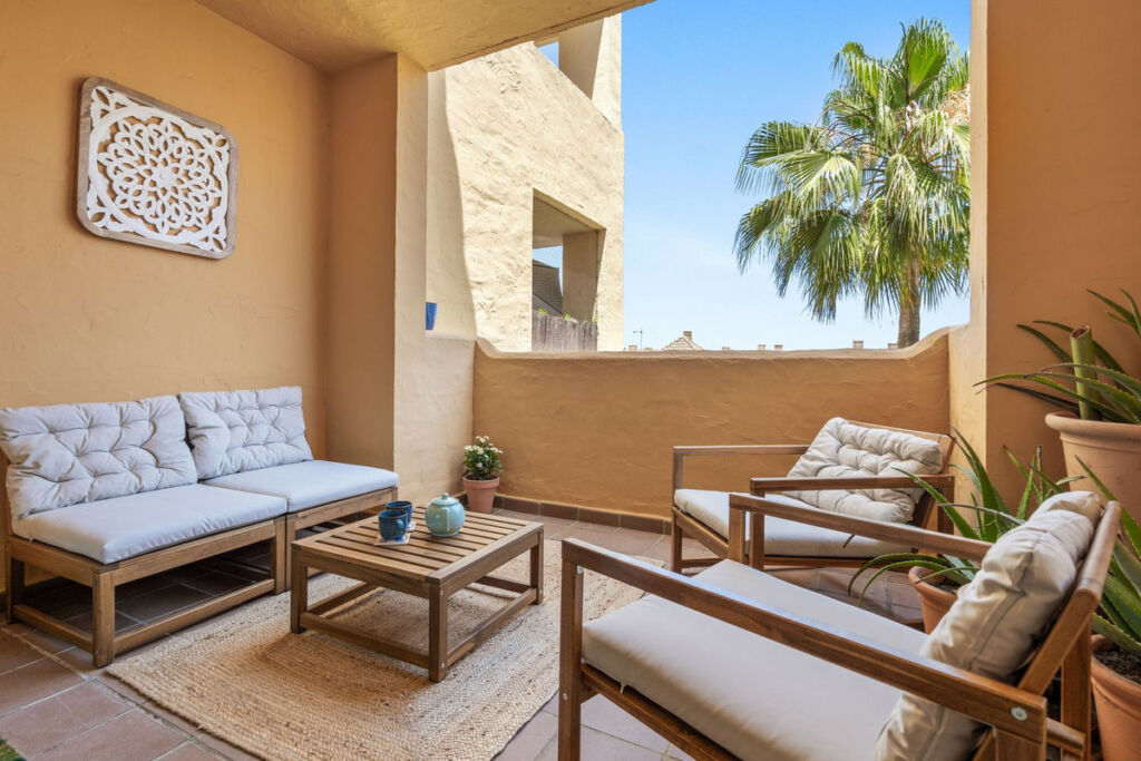 Middle Floor Apartment La Duquesa Málaga - image 7