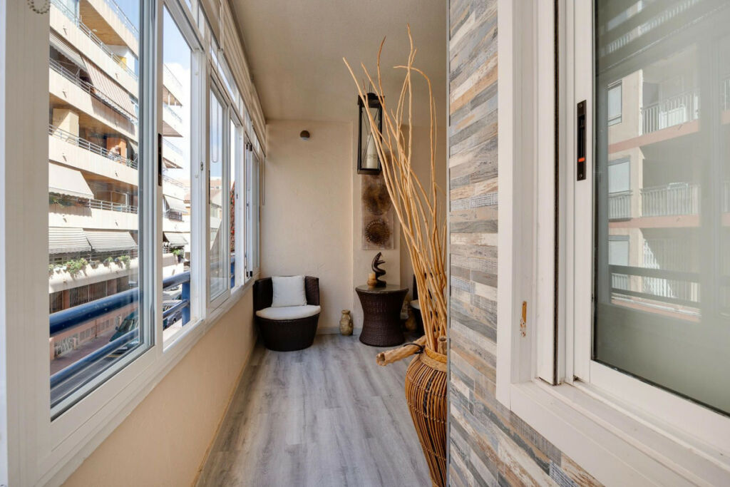 Middle Floor Apartment Torrevieja Alicante - image 7