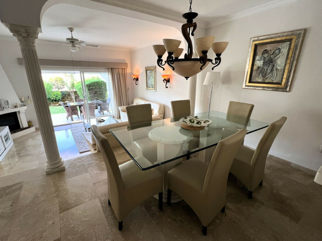 Townhouse El Paraiso Málaga - image 7