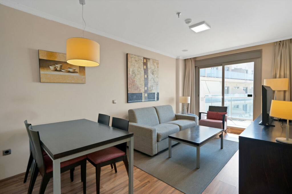 Middle Floor Apartment Benalmadena Málaga - image 7