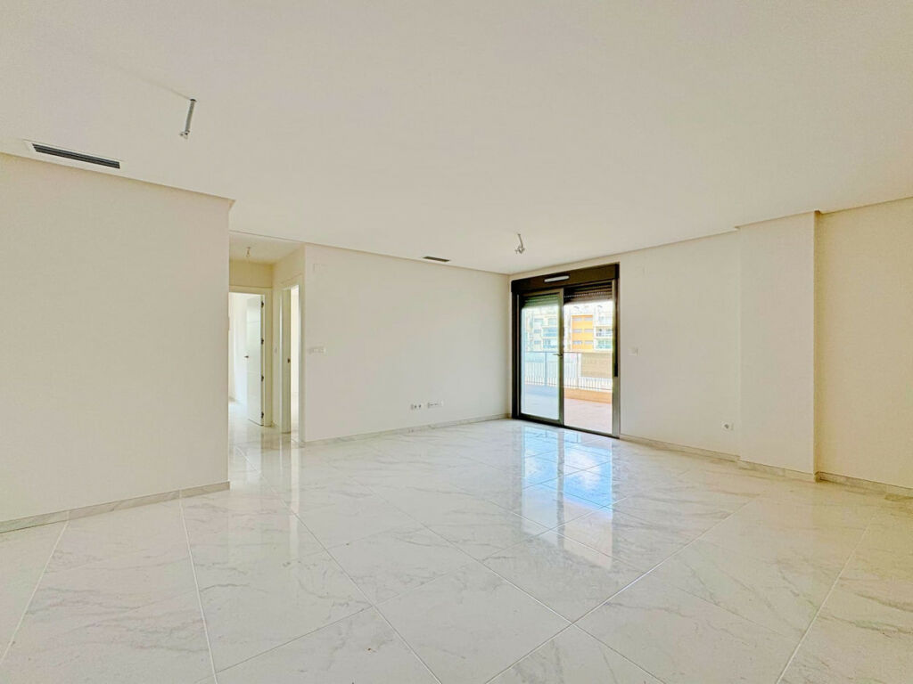 Middle Floor Apartment Villamartin Alicante - image 3