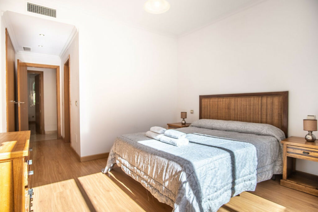 Middle Floor Apartment New Golden Mile Málaga - image 8