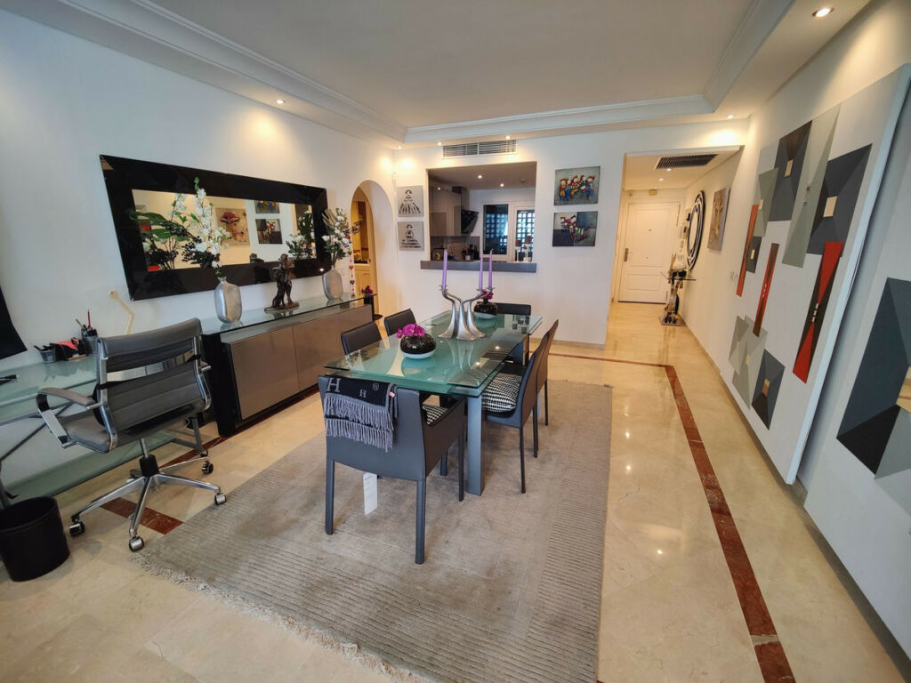 Ground Floor Apartment Puerto Banús Málaga - image 8