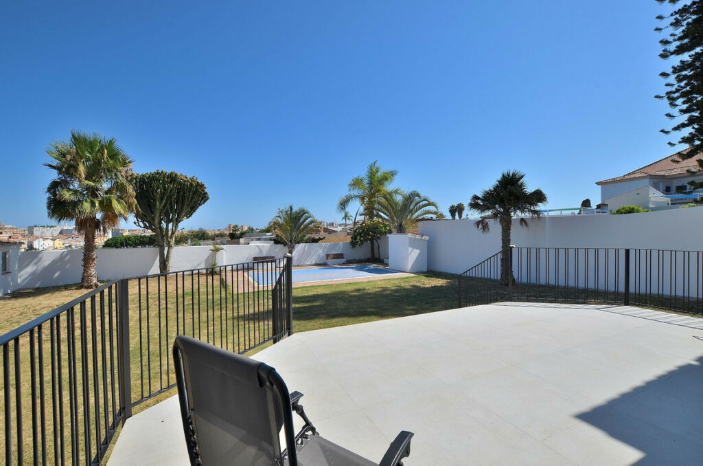 Detached Villa El Coto Málaga - image 8