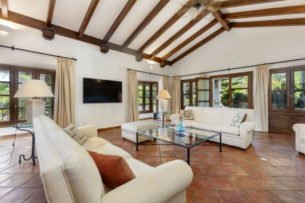 Detached Villa Benahavís Málaga - image 4