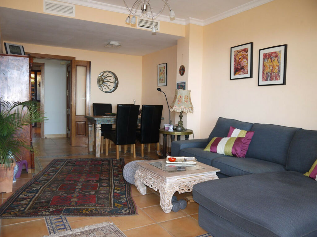 Middle Floor Apartment Calahonda Málaga - image 8