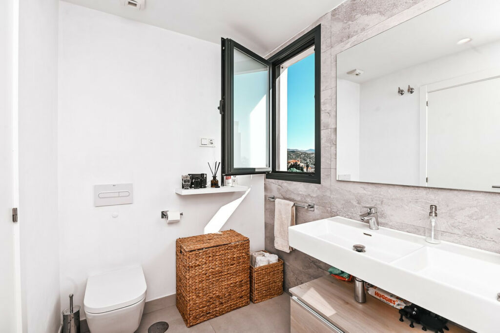 Middle Floor Apartment Estepona Málaga - image 8