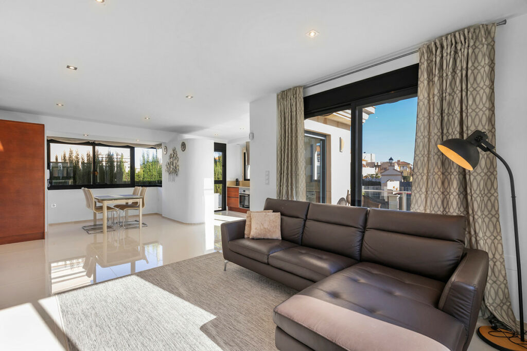 Detached Villa La Zenia Alicante - image 8