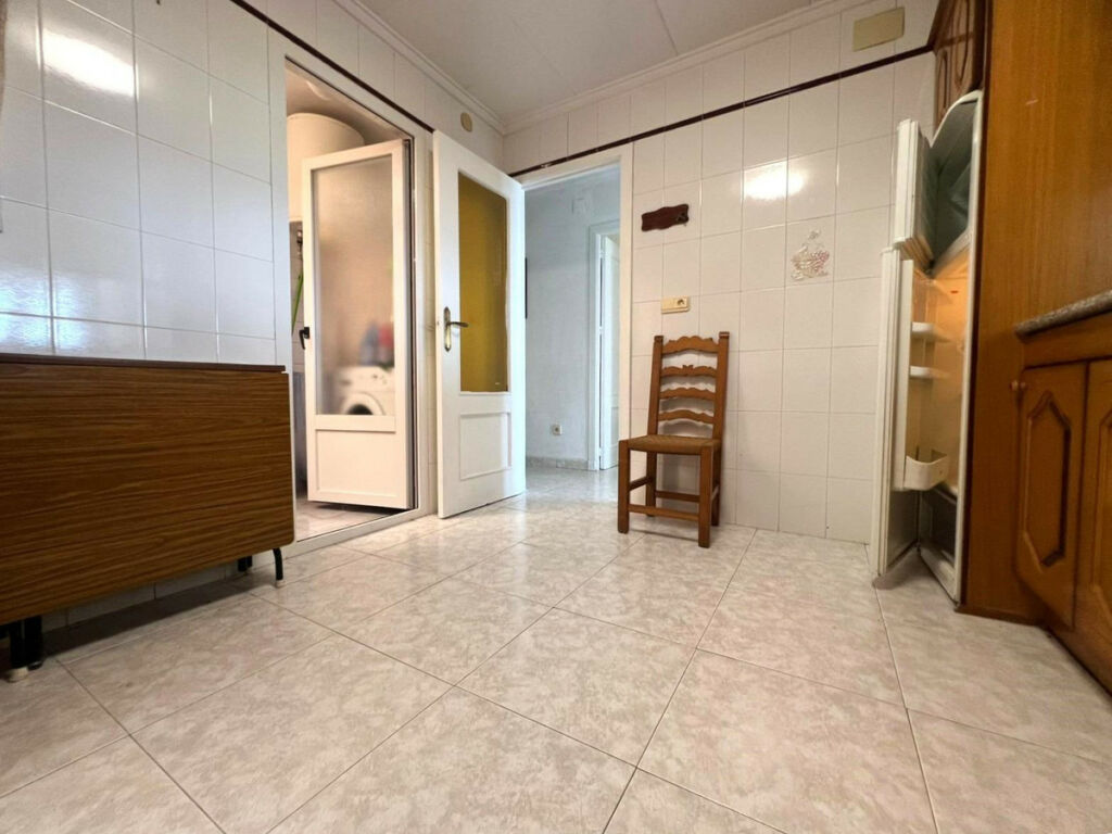 Middle Floor Apartment Playa de los Locos Alicante - image 8
