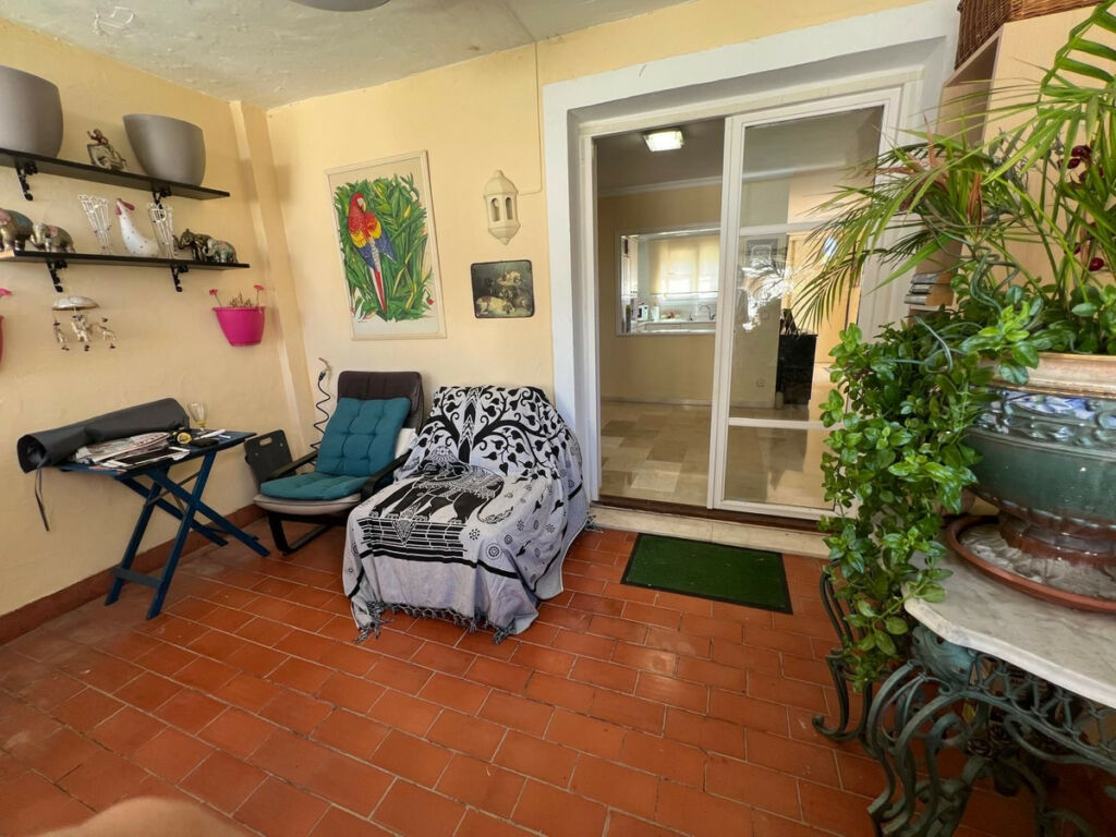 Middle Floor Apartment El Paraiso Málaga - image 8