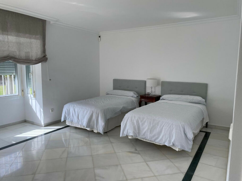 Detached Villa San Pedro de Alcántara Málaga - image 8