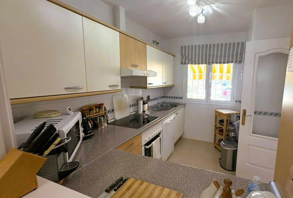 Townhouse La Duquesa Málaga - image 8