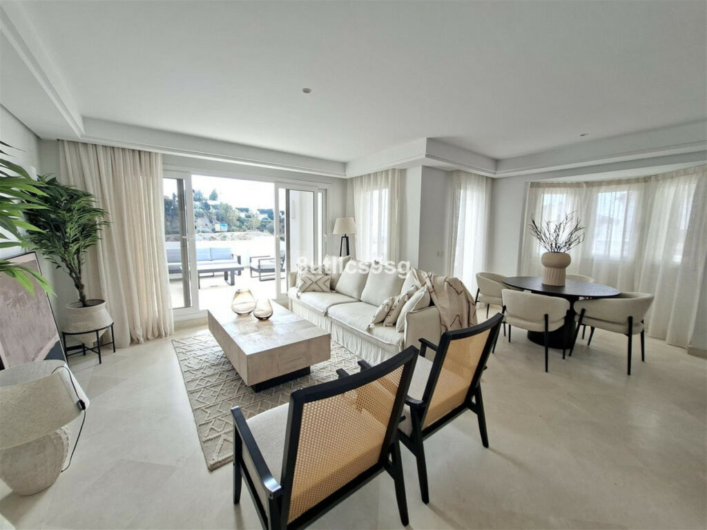 Middle Floor Apartment Aloha Málaga - image 7